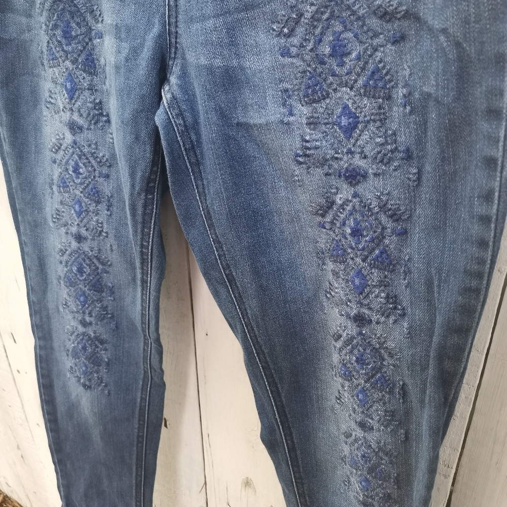 Ladies "Wrangler" Size 7x31, Blue MidRise, - Picture 2 of 7